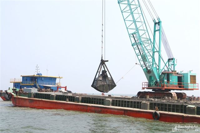 CT Điều khiẻn tầu cuốc