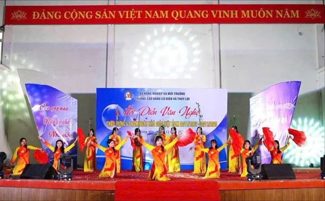 Rực rỡ sắc màu hội diễn văn nghệ HSSV chào mừng kỷ niệm 43 năm Ngày Nhà giáo Việt Nam (20/11/1982-20/11/2025)