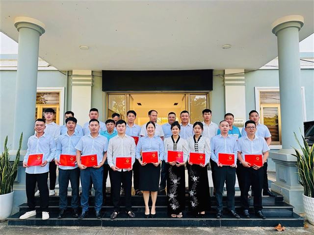 Trường Cao đẳng Cơ điện và Thủy lợi Bắc Bộ trao bằng tốt nghiệp lớp TC nghề Quản lý và Khai thác công trình Thủy lợi