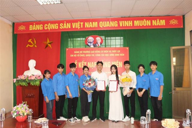Lễ kết nạp đảng viên cho học sinh sinh viên