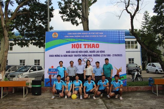 Khai mạc hội thao khối cán bộ viên chức chào mừng kỷ niệm 54 năm ngày truyền thống nhà trường (27/6/1968-27/6/2022)