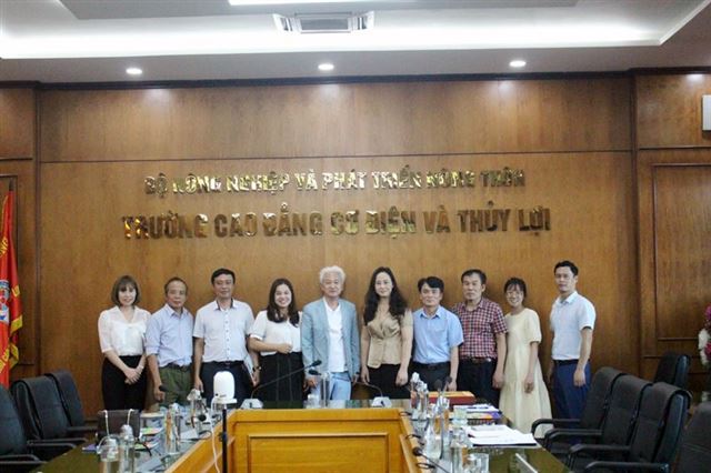 Đoàn công tác của Công ty THHH hợp tác quốc tế KINSA thăm và làm việc với Nhà trường