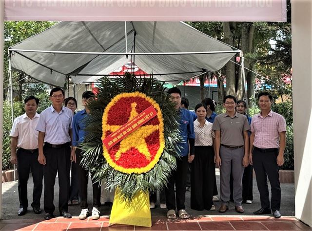 Trường CĐ Cơ điện và Thủy lợi Bắc Bộ dâng hương tưởng niệm các Anh hùng liệt sĩ nhân kỷ niệm 79 năm Ngày Thương binh - Liệt sĩ