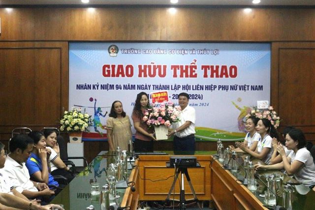 Giao lưu thể thao giữa Trường CĐ Cơ điện và Thủy lợi và Trung tâm GDNN-GDTX Ân Thi nhân ngày Phụ nữ Việt Nam 20/10