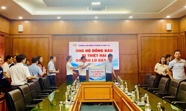 CÔNG ĐOÀN TRƯỜNG CAO ĐẲNG CƠ ĐIỆN VÀ THỦY LỢI HƯỞNG ỨNG PHONG TRÀO ỦNG HỘ ĐỒNG BÀO VÙNG BỊ THIỆT HẠI DO BÃO, LŨ