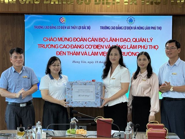 Thắt chặt tình đoàn kết, gắn bó giữa Trường Cao đẳng Cơ điện và Thủy lợi Bắc Bộ và Trường Cao đẳng Cơ điện và Nông lâm Phú Thọ