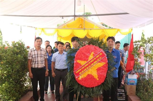 Trường CĐ Cơ điện và Thủy lợi tưởng nhớ các anh hùng liệt sĩ nhân kỉ niệm 77 năm ngày Thương binh liệt sĩ