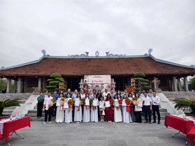 Học sinh Nhà trường tham gia nhận thưởng tại Lễ trao giải Cuộc thi Tìm hiểu DNVH Lê Quý Đôn năm học 2025 – 2026