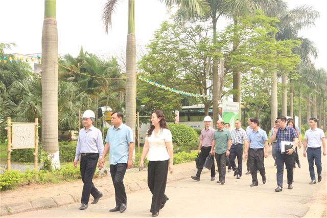 Thứ trưởng Nguyễn Hoàng Hiệp - Bộ Nông nghiệp và Phát triển nông thôn đến thăm và làm việc tại trường