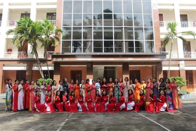 Nữ cán bộ viên chức nhà trường