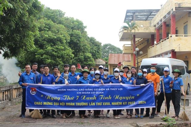 Chi đoàn cơ quan ra quân lao động