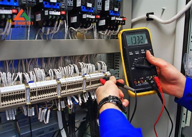 Nghề Điện công nghiệp - Trường Cao đẳng Cơ điện và Thủy lợi